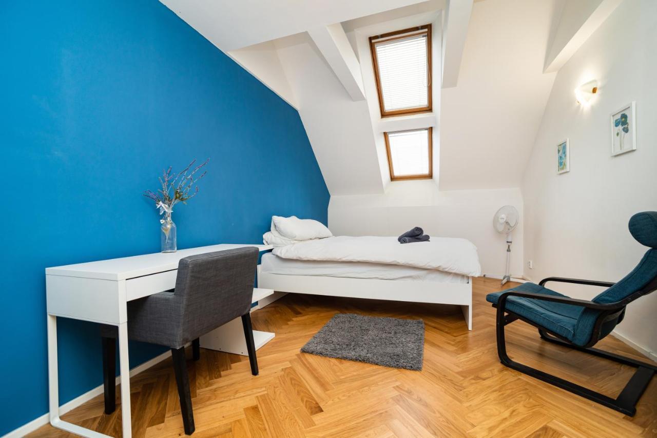 Central, Spacious, Modern 5 Bedrm duplex w/Balcony Praga Exterior foto