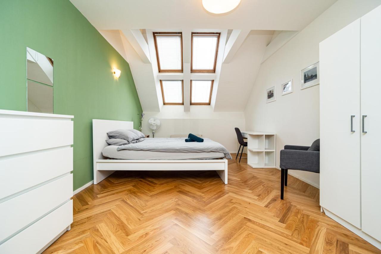 Central, Spacious, Modern 5 Bedrm duplex w/Balcony Praga Exterior foto