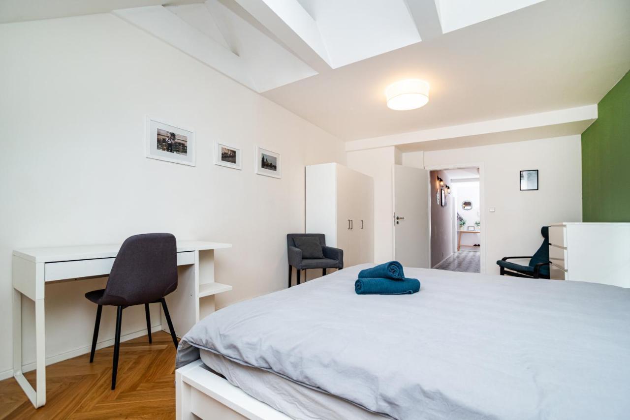 Central, Spacious, Modern 5 Bedrm duplex w/Balcony Praga Exterior foto
