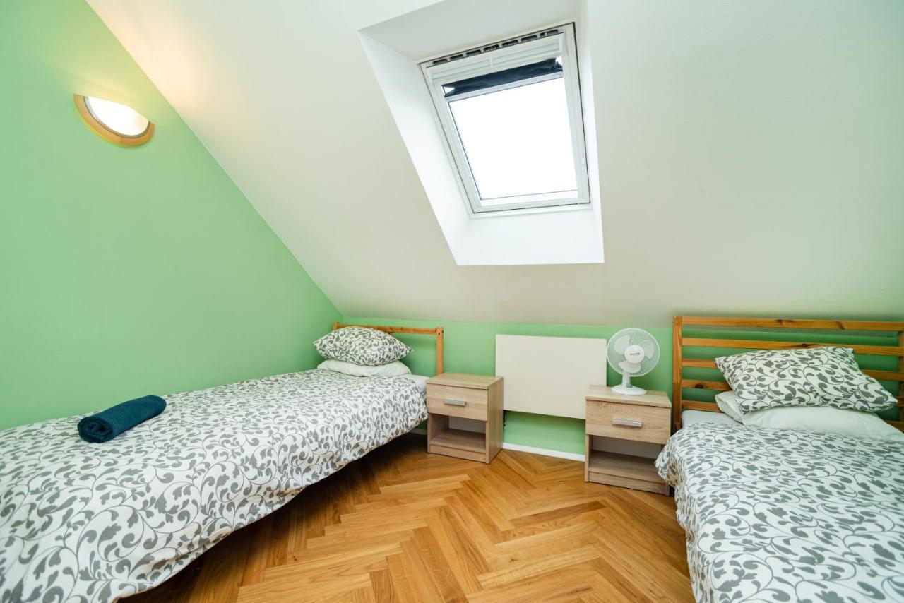 Central, Spacious, Modern 5 Bedrm duplex w/Balcony Praga Exterior foto